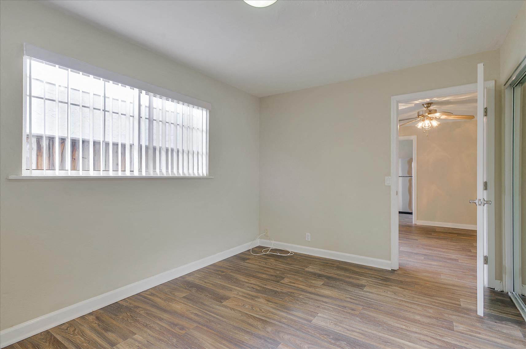 1309 Mills photo 2